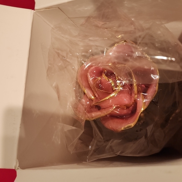 Steven Singer Real Pink Rose Preserved and Dipped in 24 Karat Gold - Picture 2 of 11